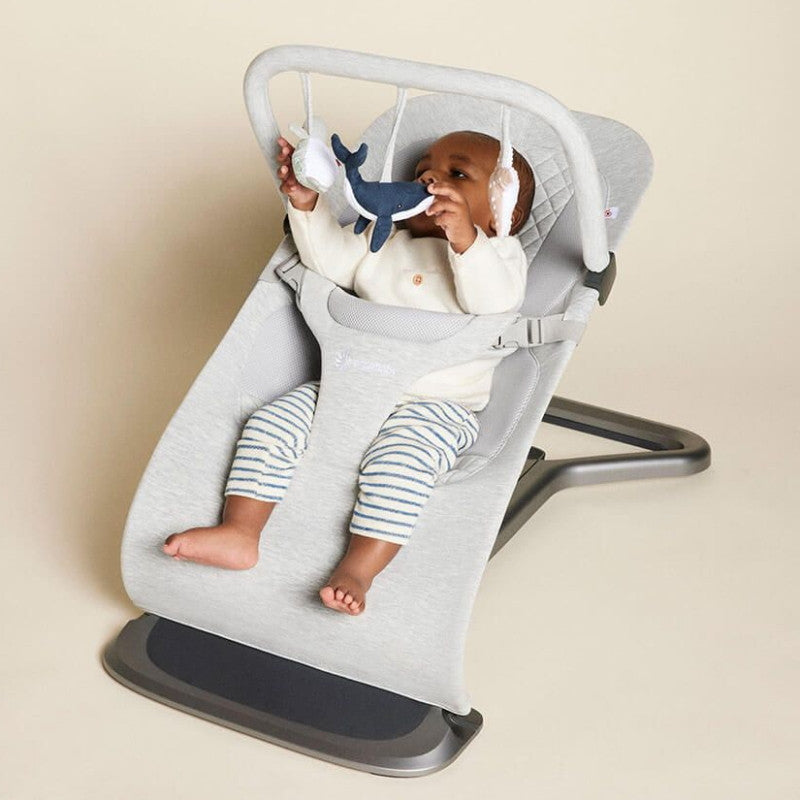 Ergobaby Evolve Wippen Spielbogen - Ozean Wunder